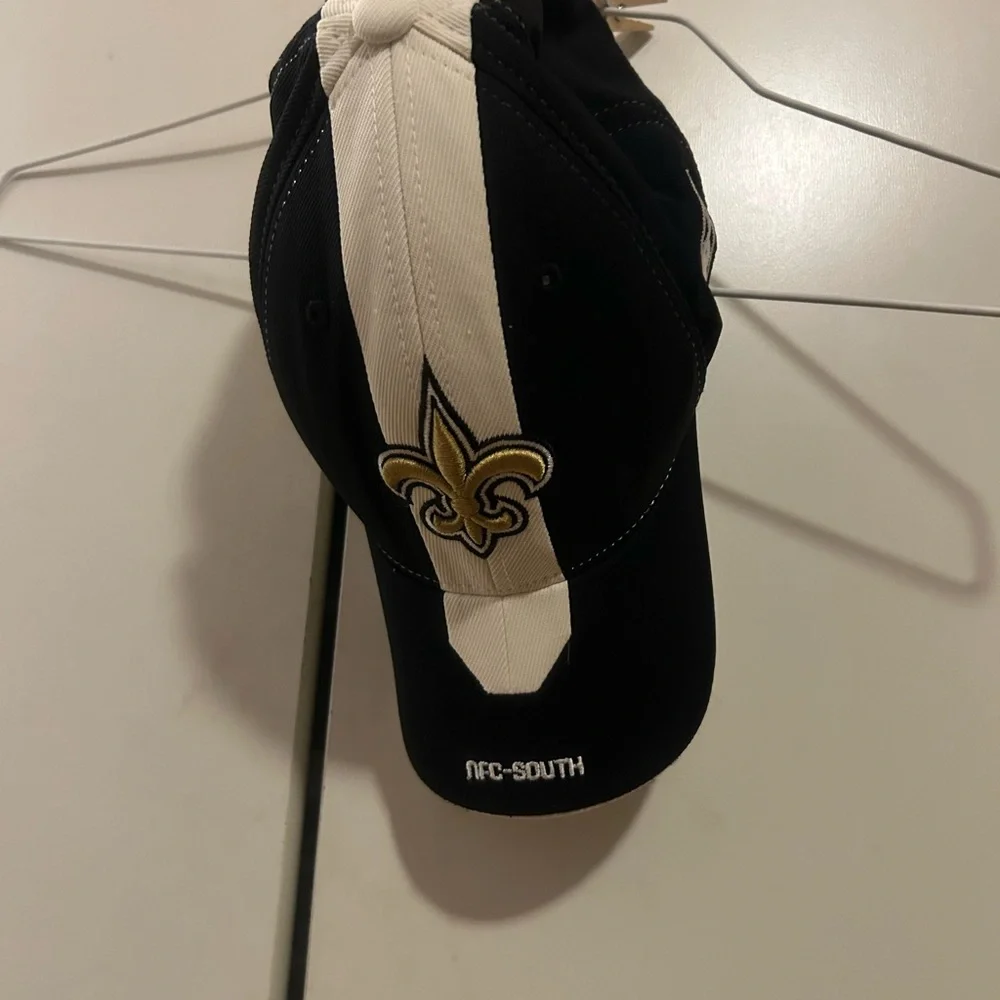Reebok Black and White Hat - Picture 1 of 3
